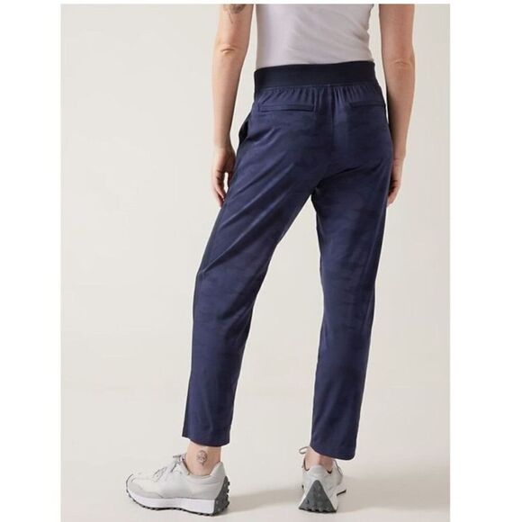 Athleta Brooklyn Heights Navy Blue Camo Jogger Pants Size 12 - Picture 2 of 9